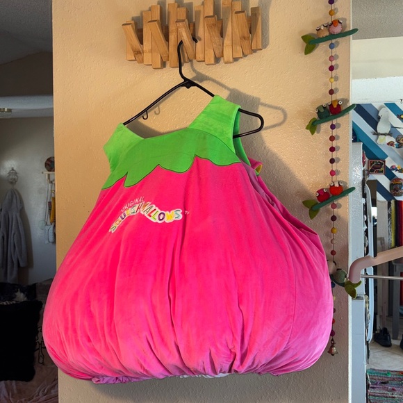 EUC SQUISHMALLOWS pink, plush  Gwendolyn the Neon Strawberry Bat - Picture 11 of 11